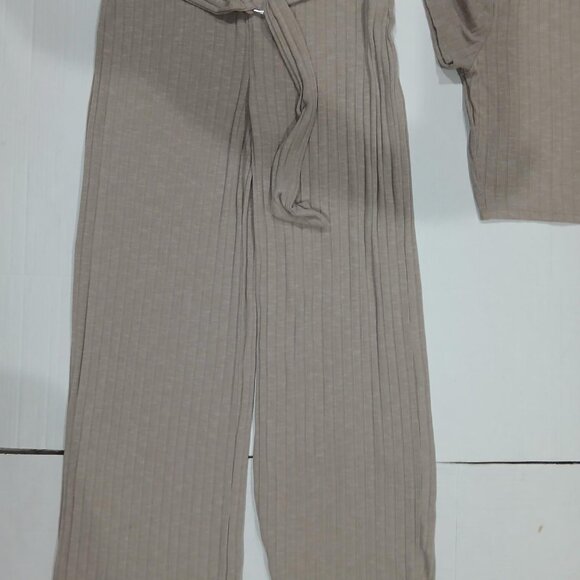 Almost Famous Women's 2 pcs set wide legs long pants & crop top size L. - Picture 7 of 11